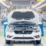 ایران‌خودرو در مسیر تحول؛ رشد تولید در رکود اقتصادی و دلایل ناگزیر افزایش قیمت خودرو